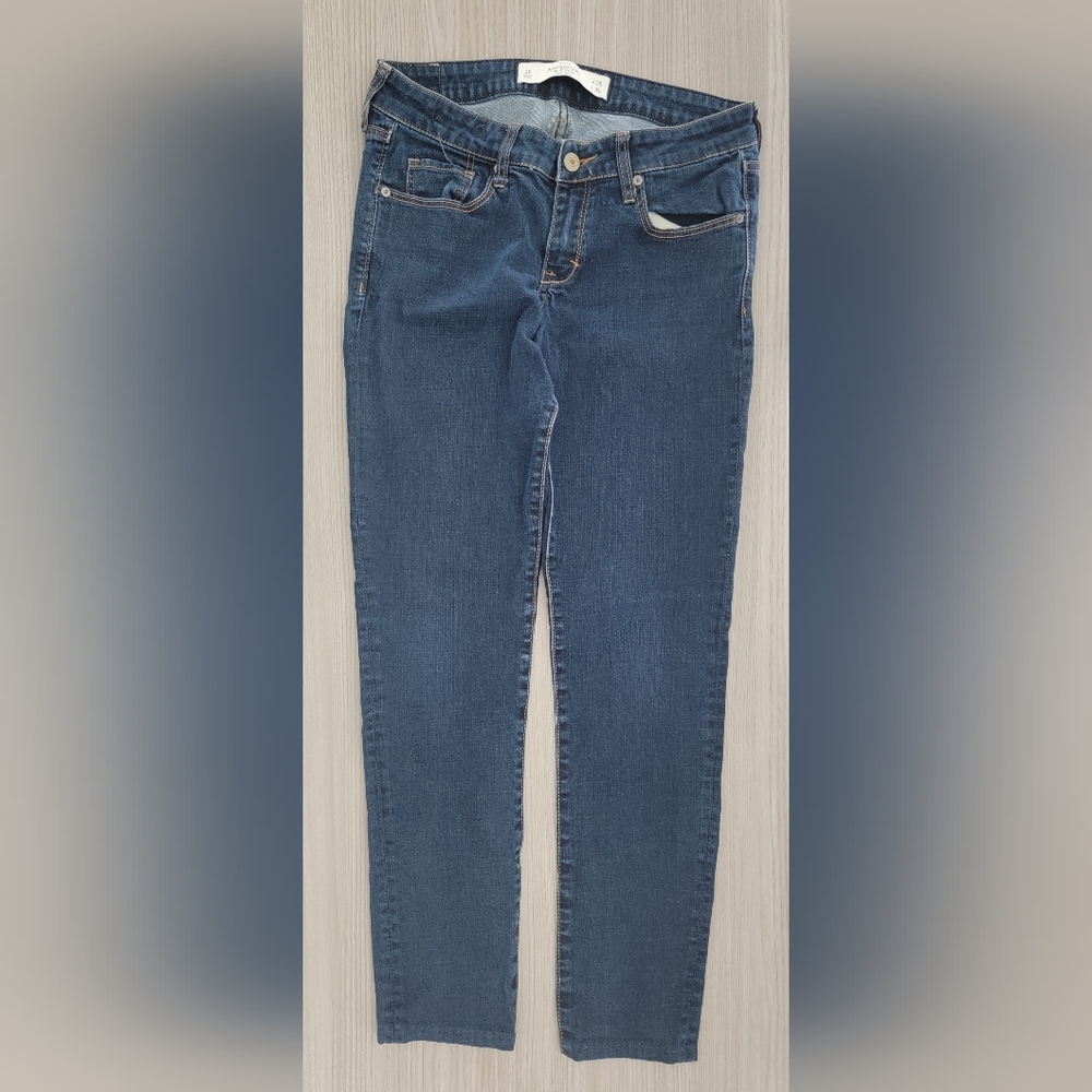 Abercrombie & Fitch Skinny Jean size 2R. #803424